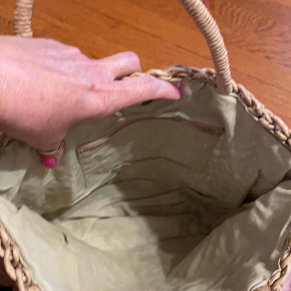 Straw Purse - Picture 4 of 10